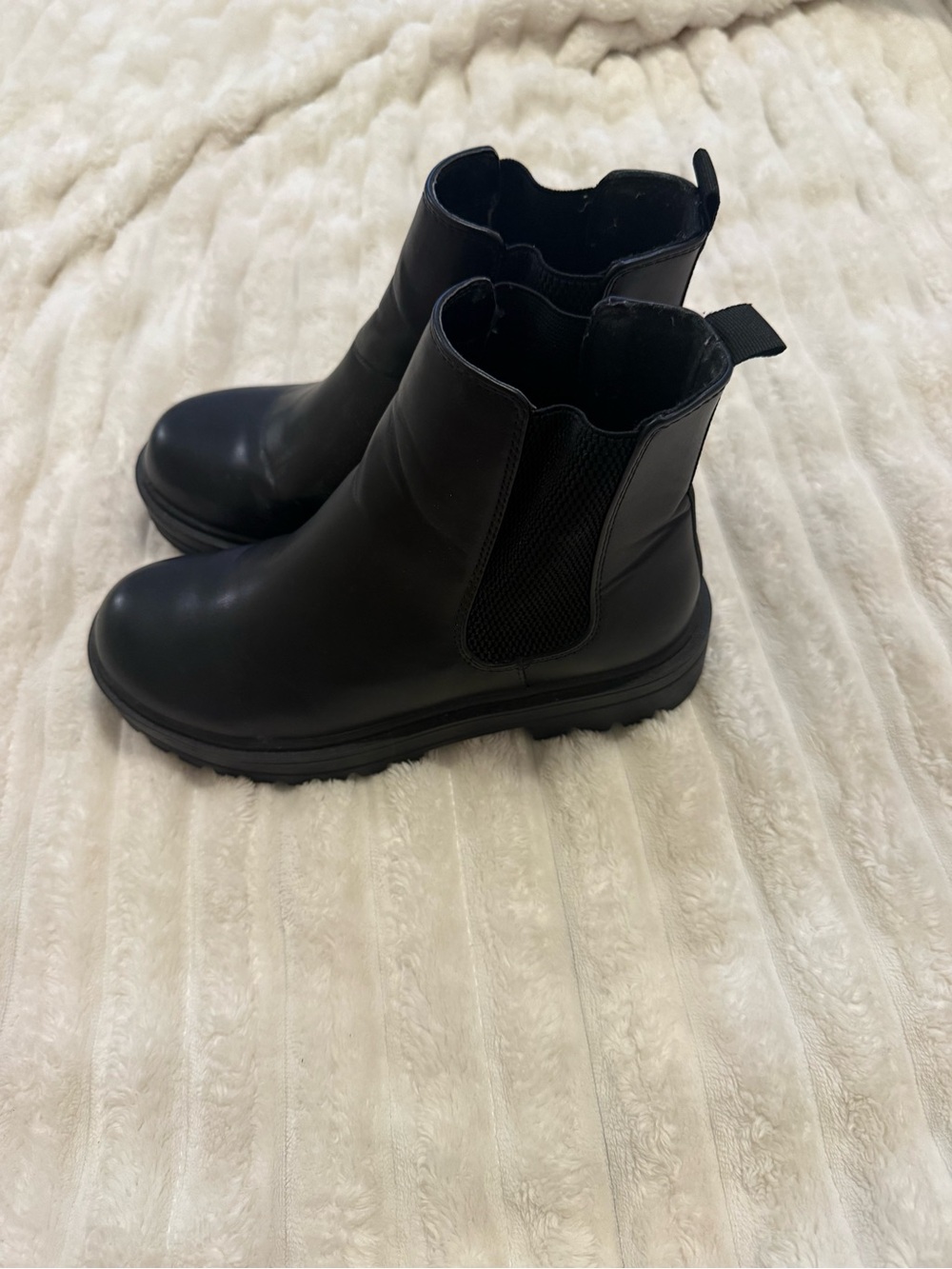 Soda Black Chelsea Ankle Boots